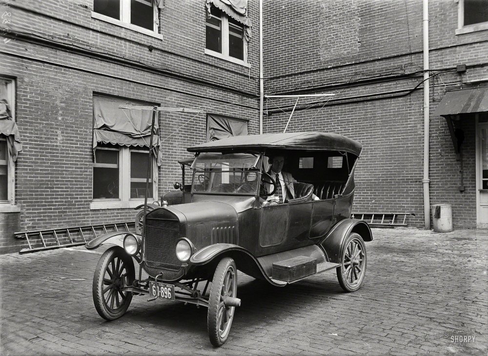 1933 LASALLE