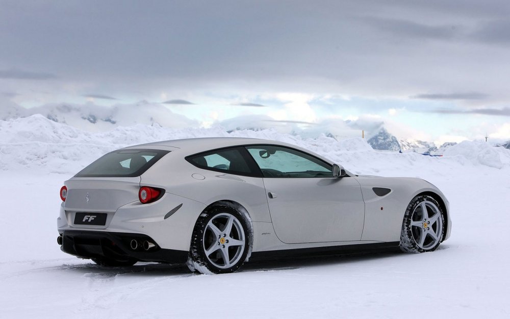 Ferrari FF серебро