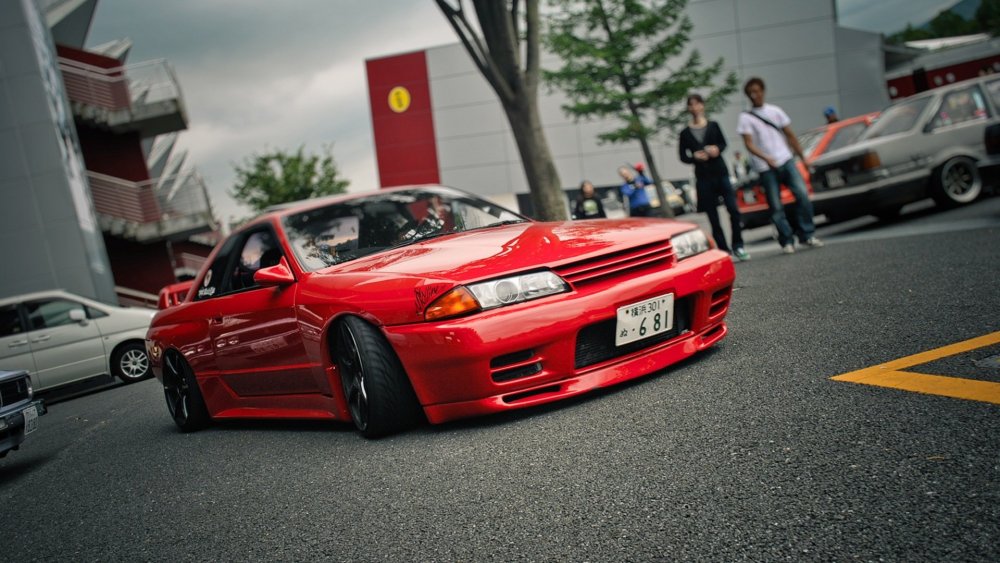 Nissan r32 красный