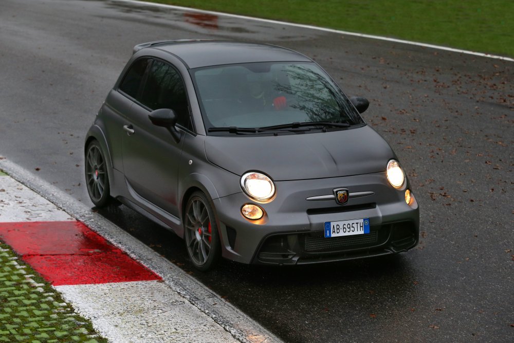 Abarth 695 Biposto салон