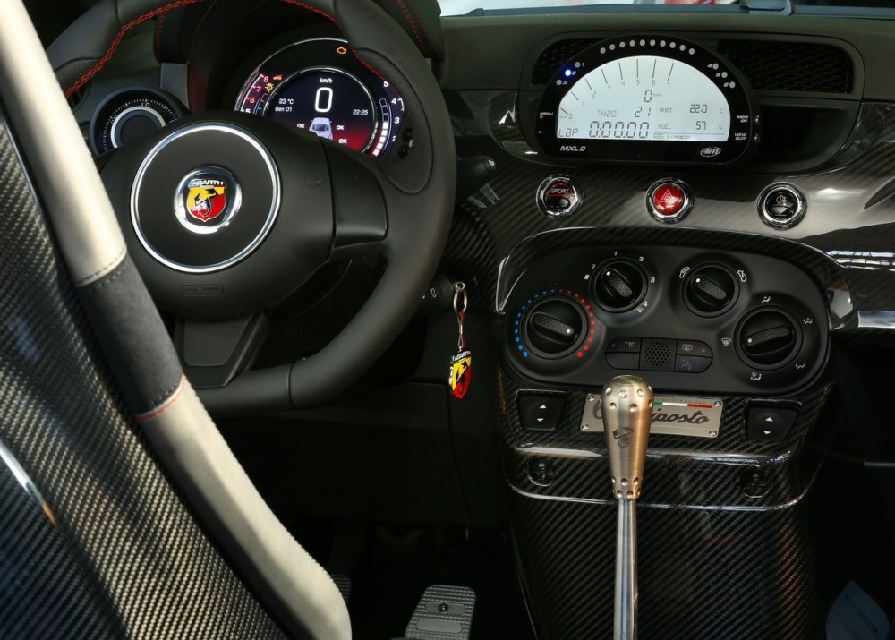 Abarth 695 Biposto салон