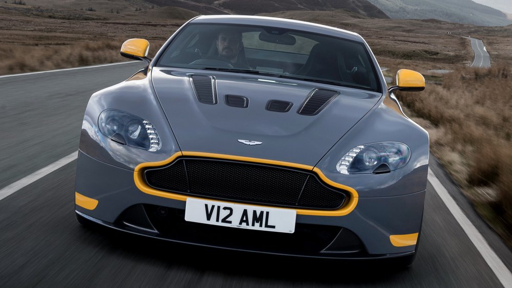 Aston Martin Vantage s v12 голубая