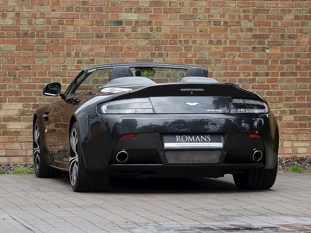 Aston Martin v12 Vantage