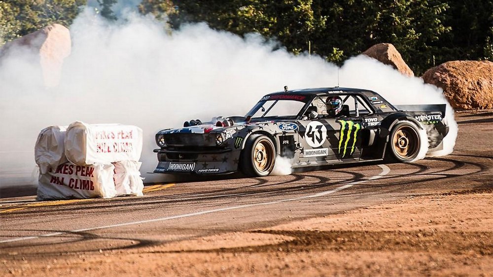 Ford Mustang Hoonicorn дрифт