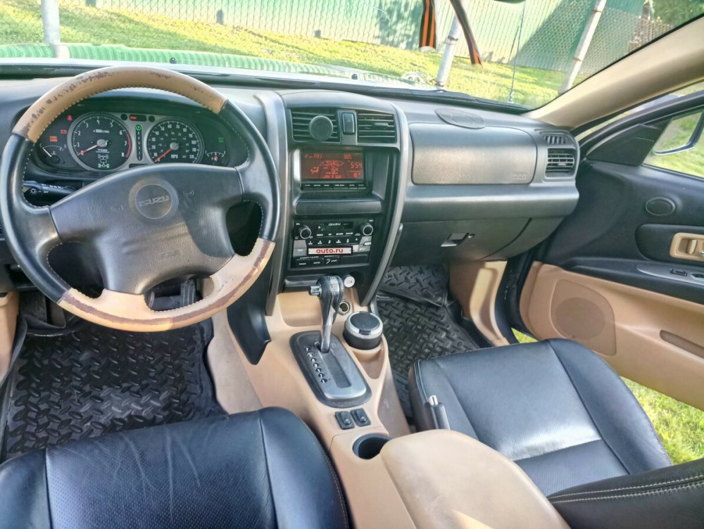 Isuzu Axiom 3.5 2002 салон