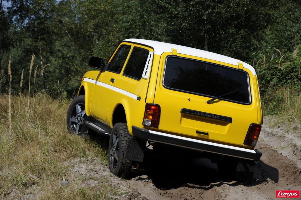 Lada Niva Yellow