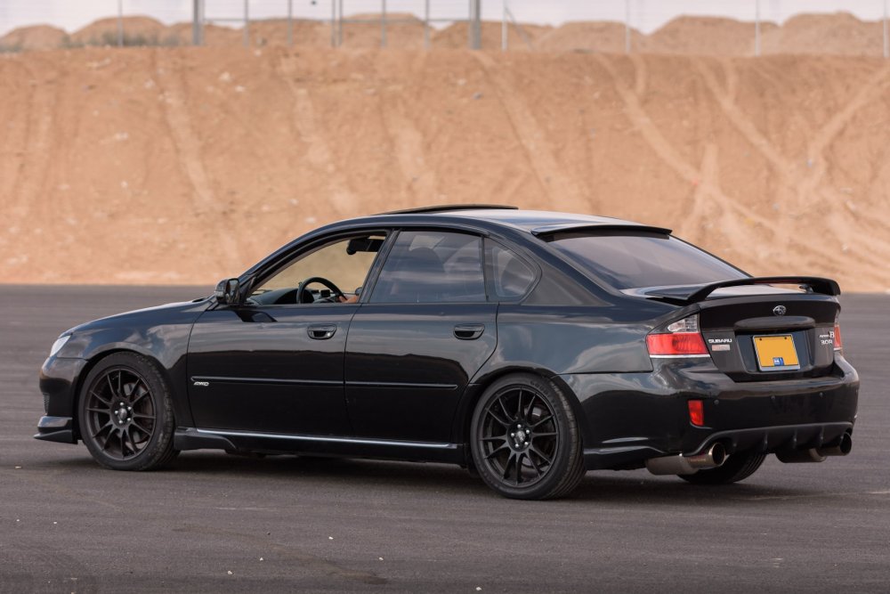 Subaru Legacy RS 1990 stance