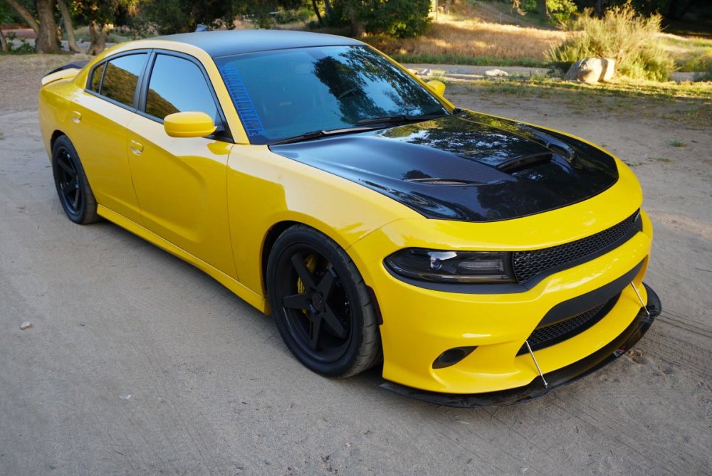 2006 Ford Mustang gt Yellow White Stripes