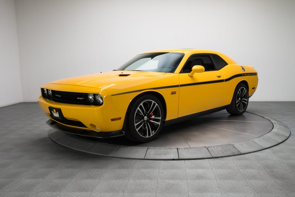 Dodge Challenger srt8 392