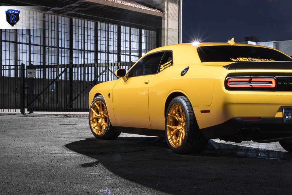 Dodge Challenger srt8 392