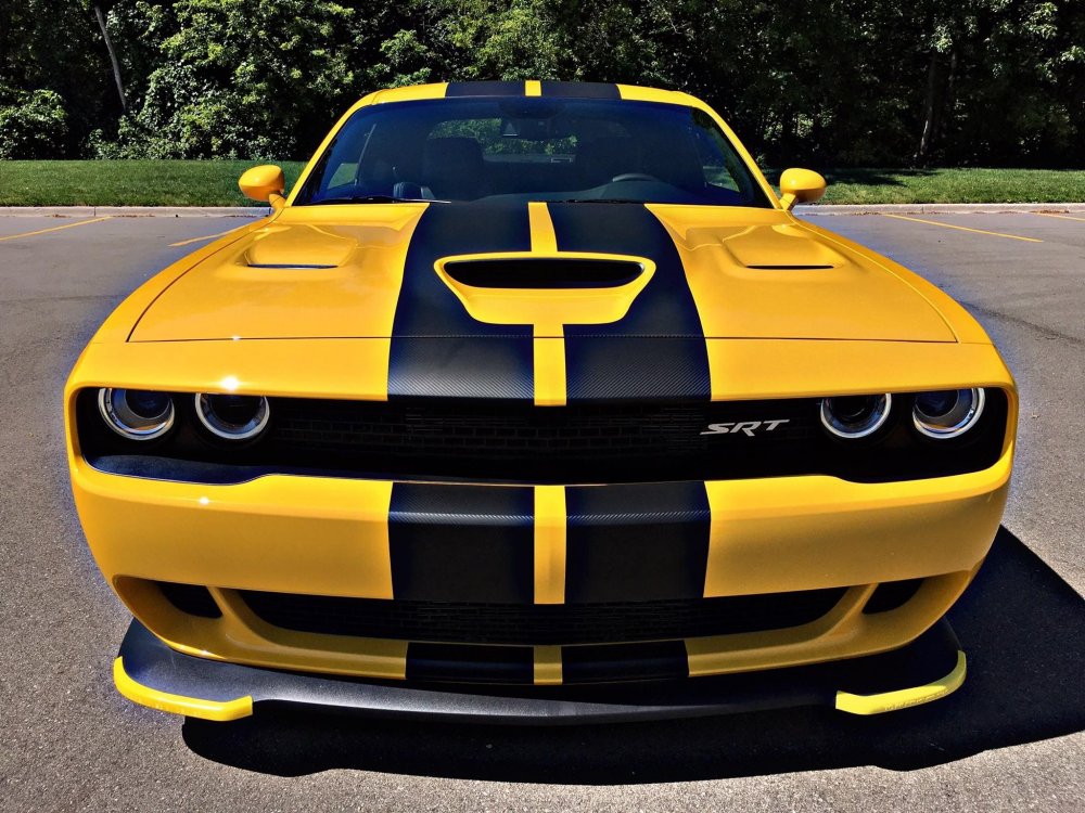 Dodge Challenger Hellcat дрифт