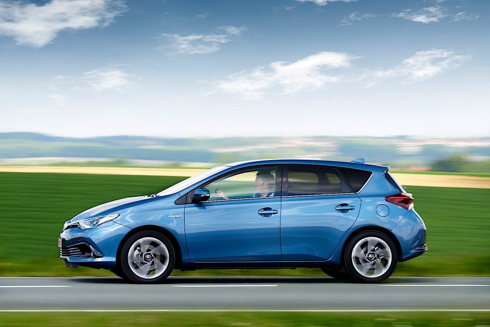 Toyota Auris Hybrid 2013