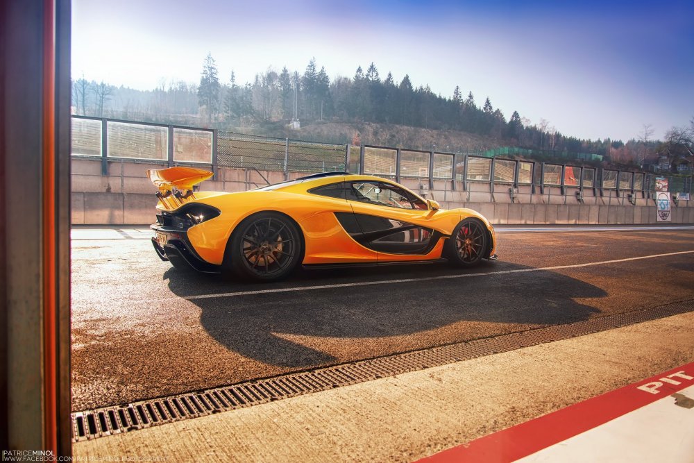 MCLAREN p1 желтый