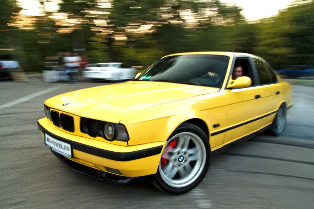 BMW z4 желтая