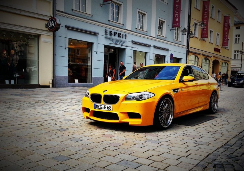 BMW m5 Yellow