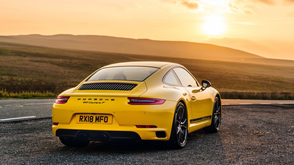 Porsche 911 желтые фары