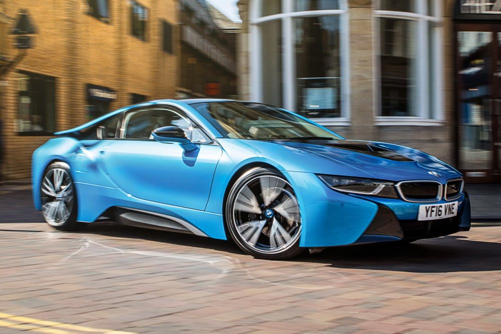 BMW спорткар i8