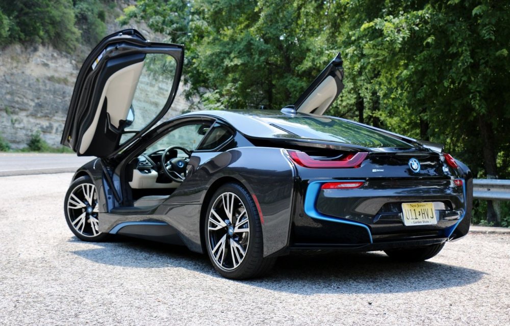 BMW спорткар i8