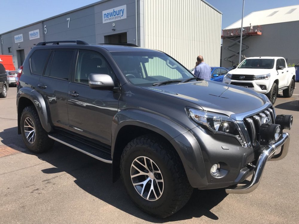 Toyota Land Cruiser Arctic Trucks at37