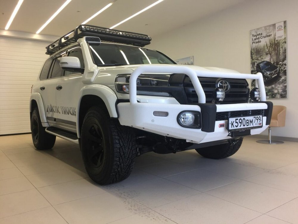 Toyota Land Cruiser 300 Arctic Trucks