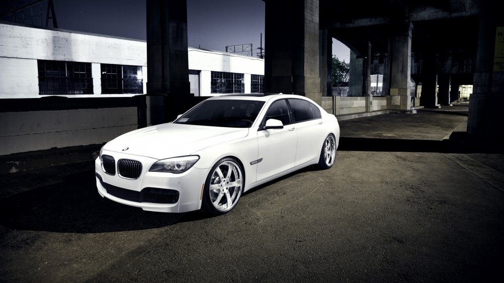 BMW 7 белая