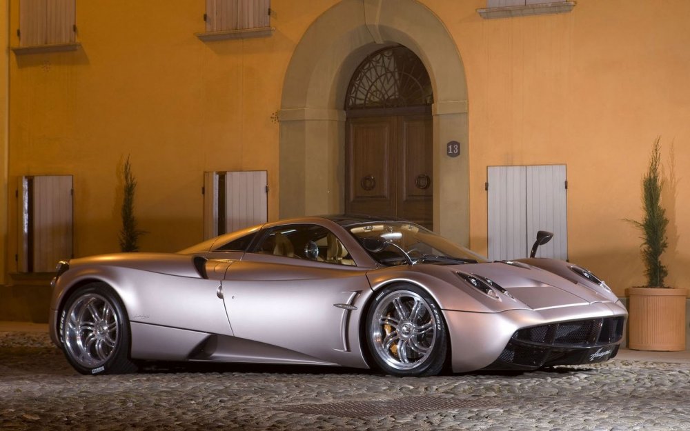 Машина Pagani Huayra