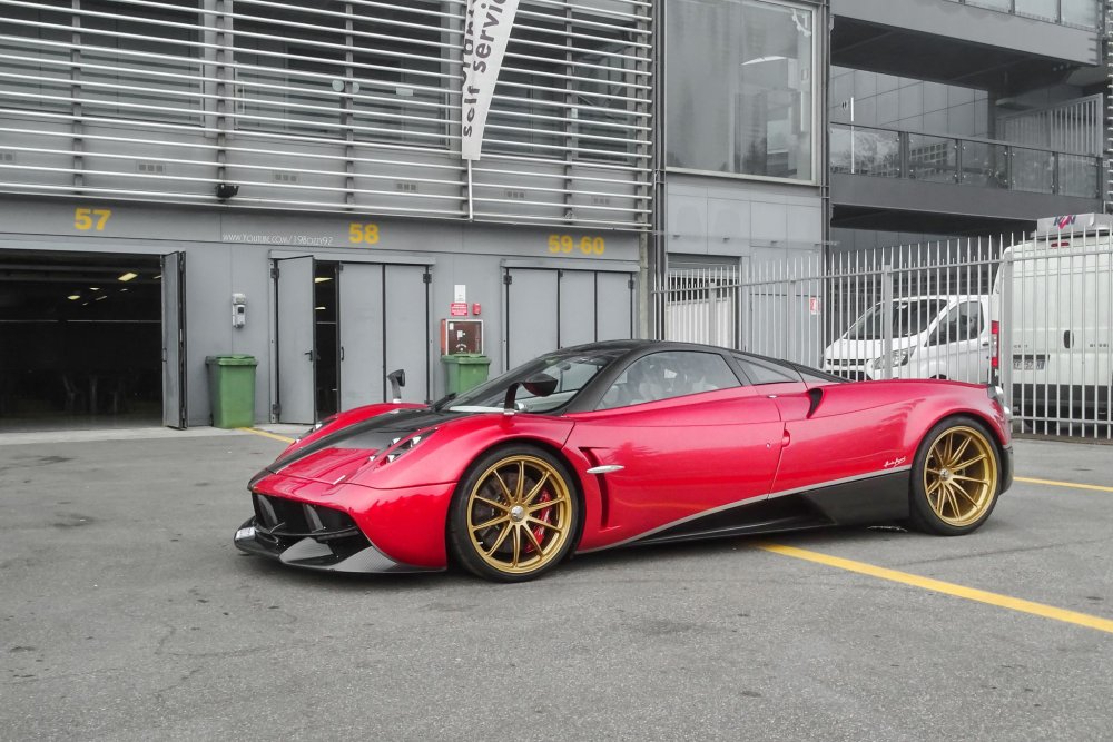 Ламборгини Pagani Huayra