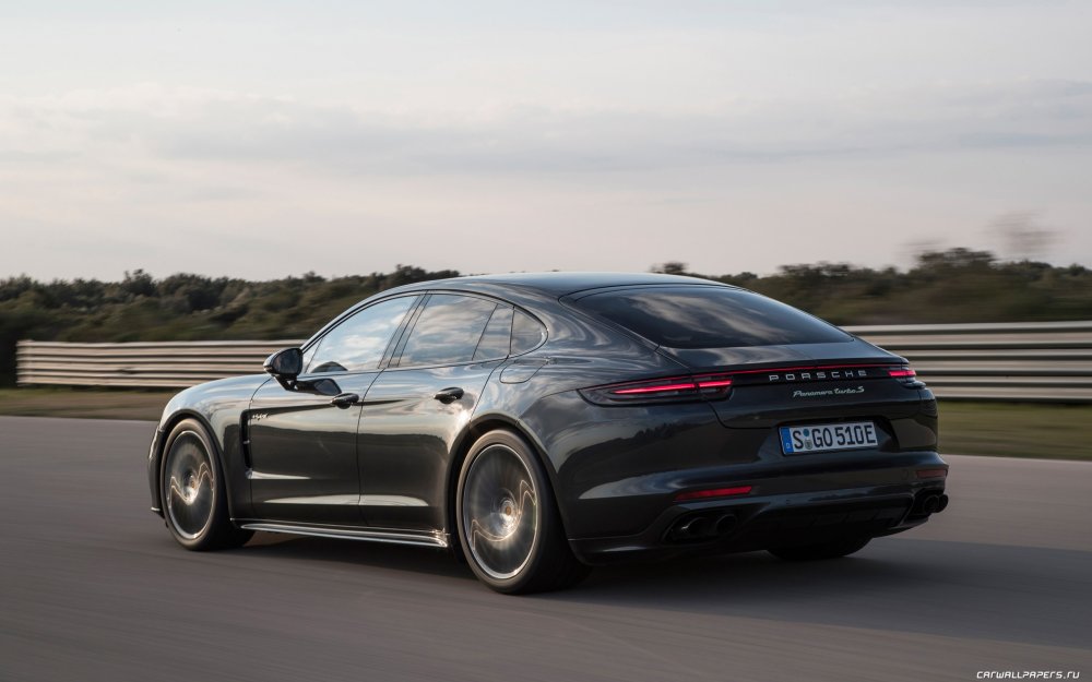 Porsche Panamera Turbo s 2021