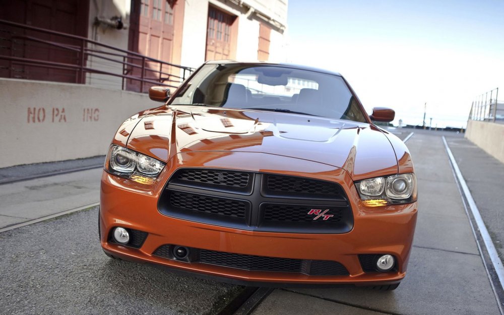 Dodge Charger srt 2011