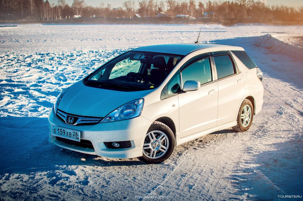 Honda Fit Shuttle Hybrid 2011