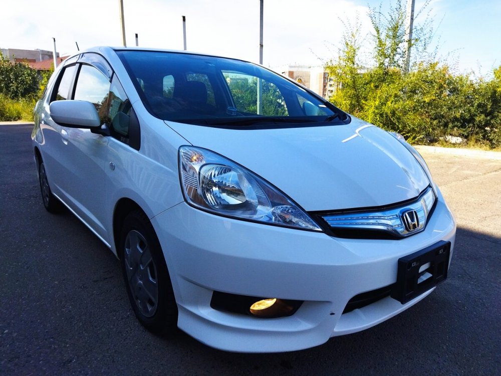 Honda Fit Shuttle Hybrid 2016