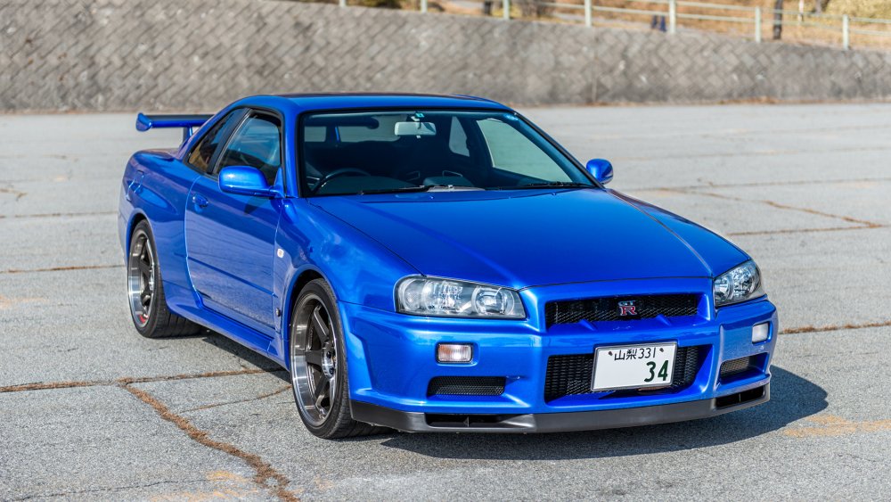 Nissan Skyline r34 Front