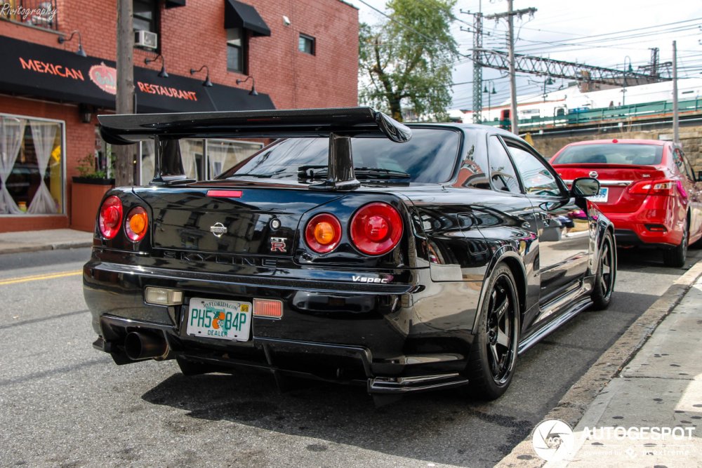 Skyline r34 v spec