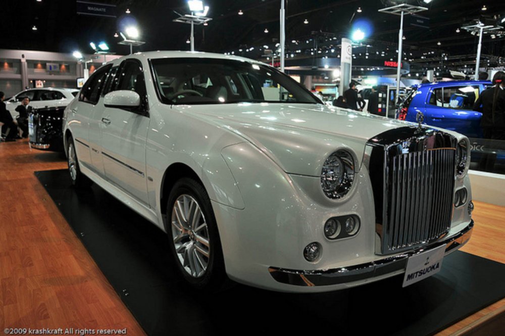 Mitsuoka Galue 2011