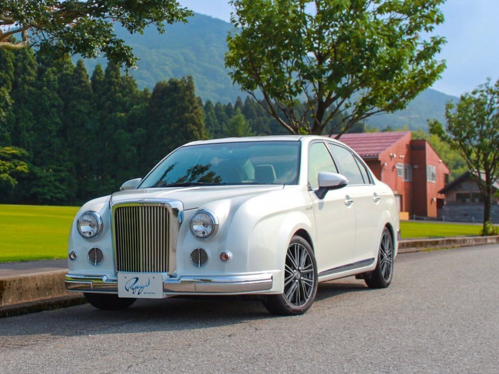 Mitsuoka 2022