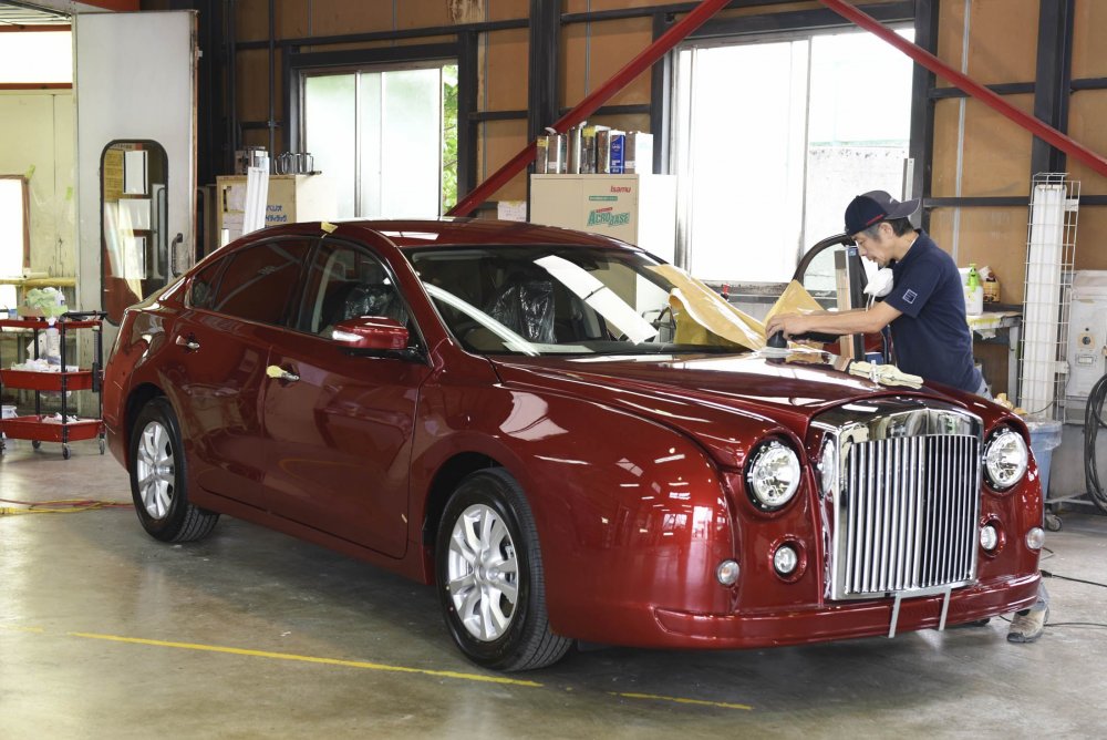 Необычный японский авто Mitsuoka Galue ll: красивый или нет?