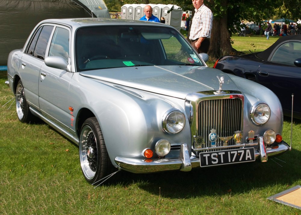 Mitsuoka Galue 1