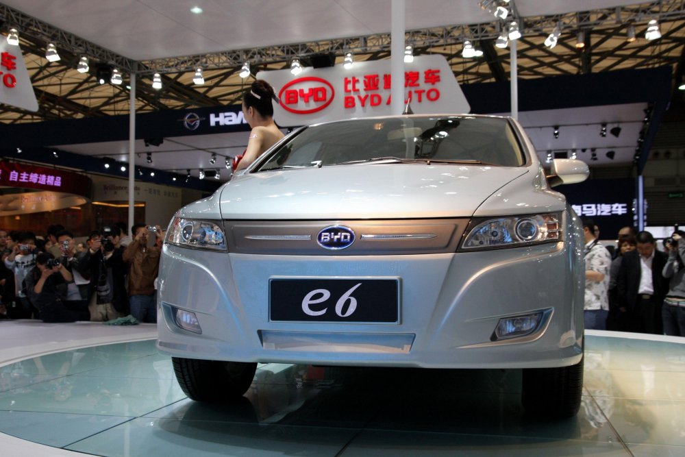 Электромобиль BYD e5