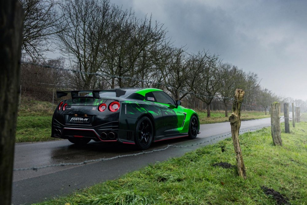 Nissan GTR 35 Nismo зеленый