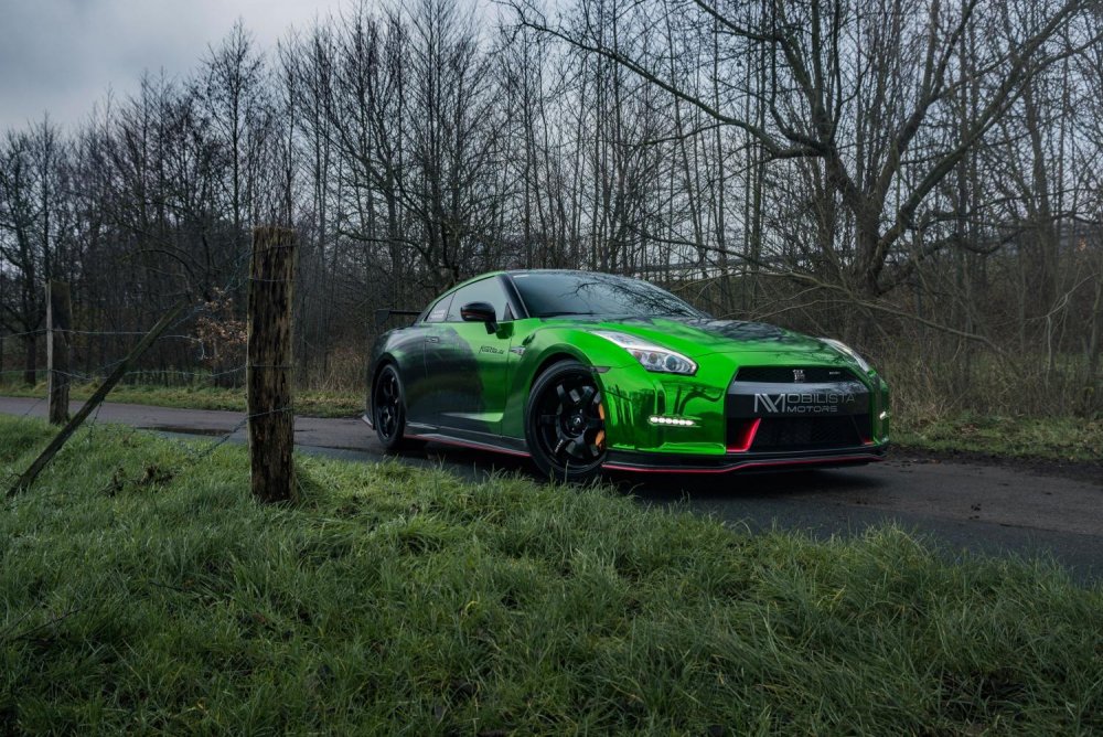 Nissan GTR r35 зеленый