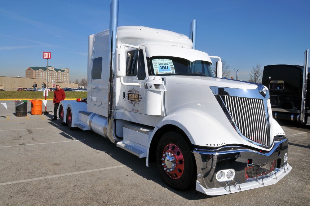 Peterbilt 4x2 с фургоном