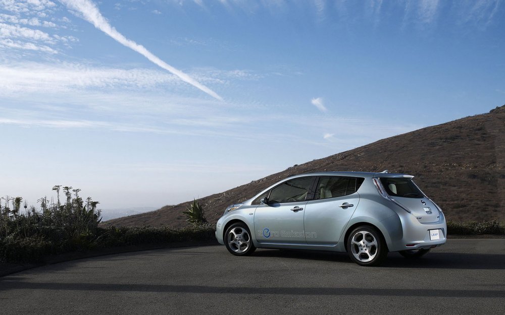 Nissan Leaf Wallpaper