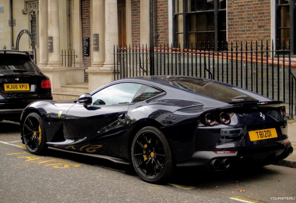 Ferrari California чёрная 4к