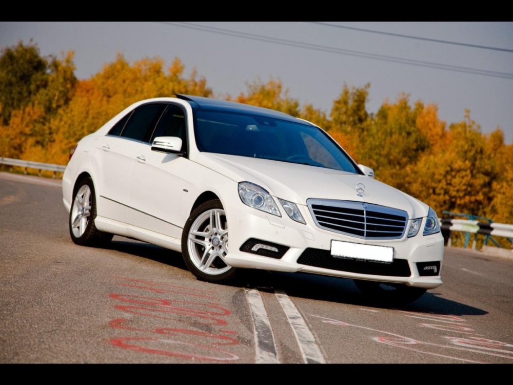 Mercedes Benz CLS 218 белый