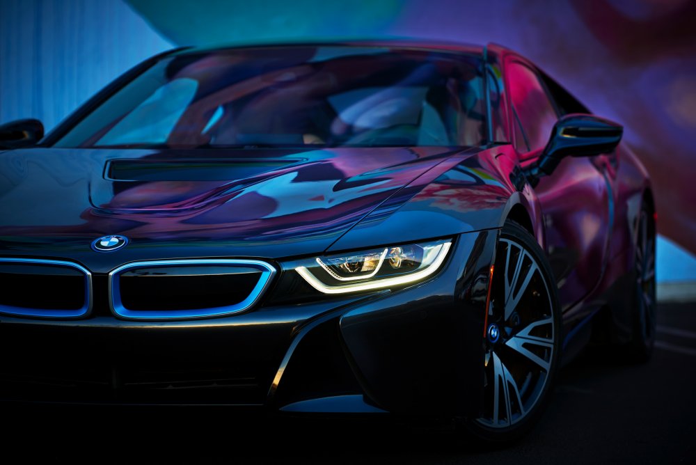 BMW i8 фиолетовая