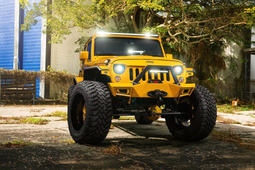 Jeep Вранглер желтый