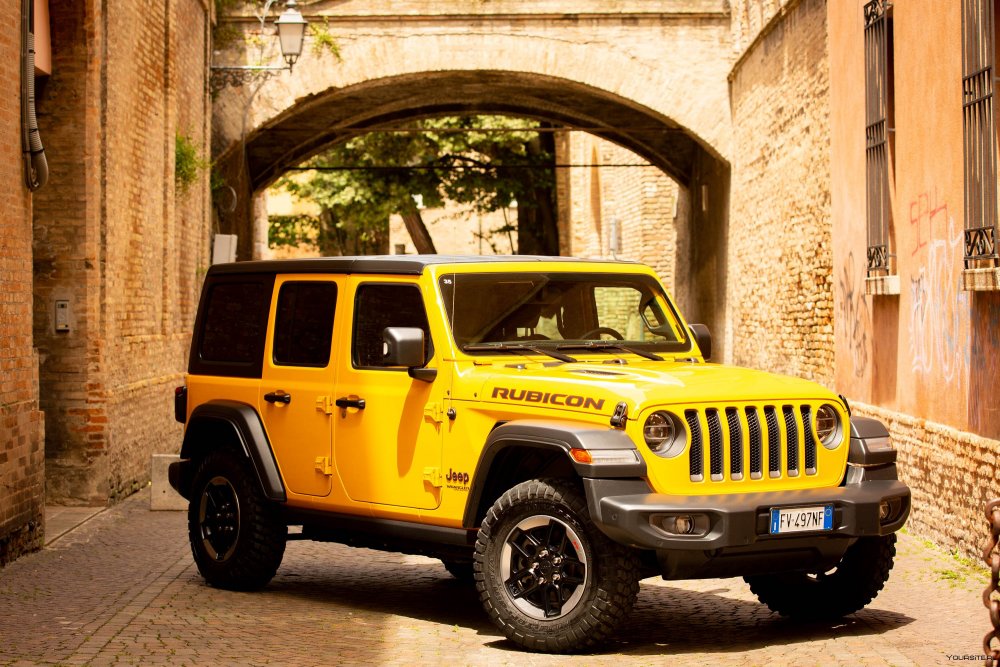 Jeep Wrangler 2020 желтый