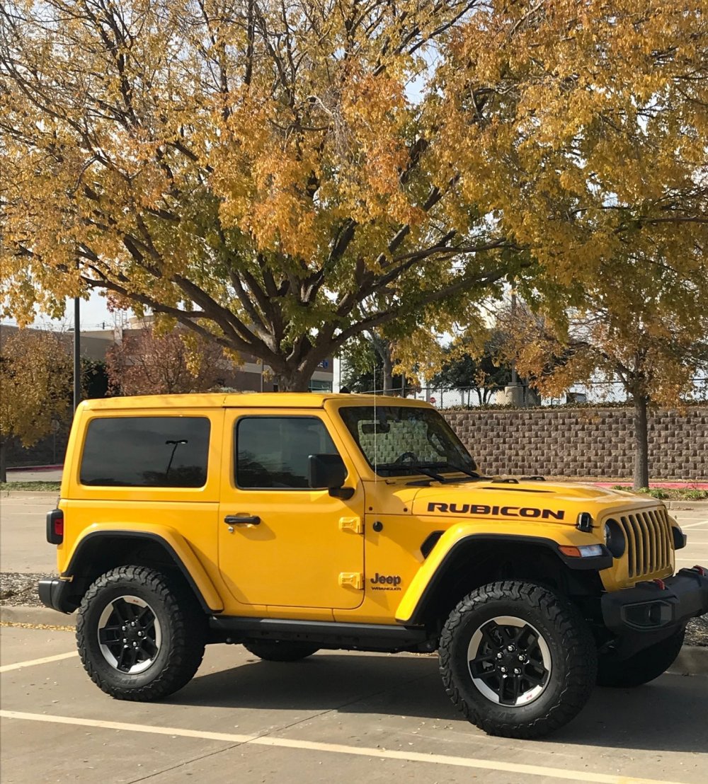 Jeep Wrangler 2020 желтый