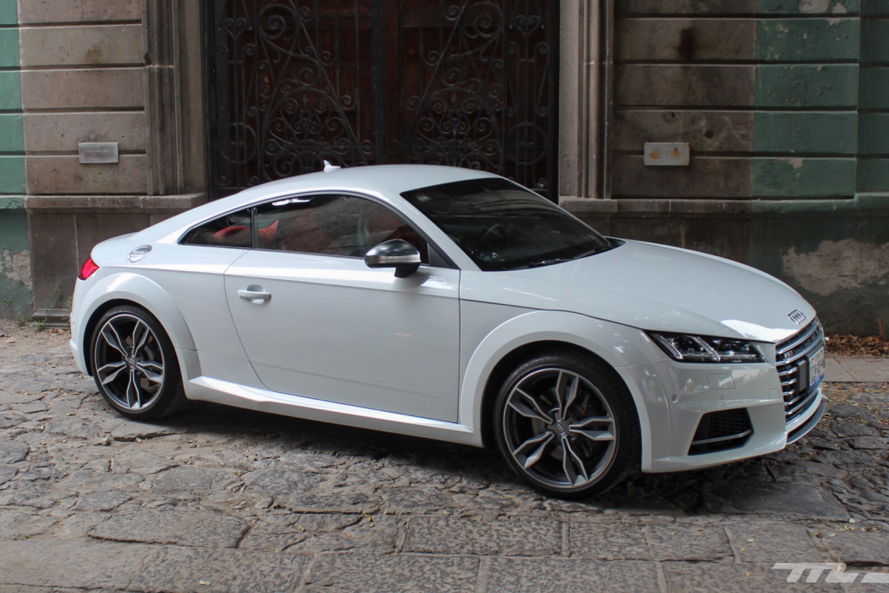 Audi TT белая