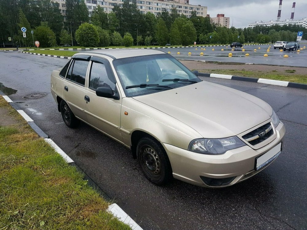 Машина Daewoo Nexia